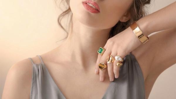 Minimalist Gold Bracelet Collection - graphicpicker.com